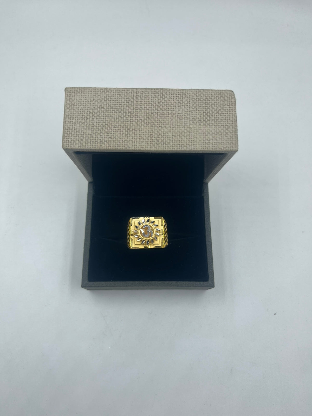 पुरुषों के लिए 1 ग्राम गोल्ड फॉर्मिंग ॐ रिंग डिज़ाइन A-56