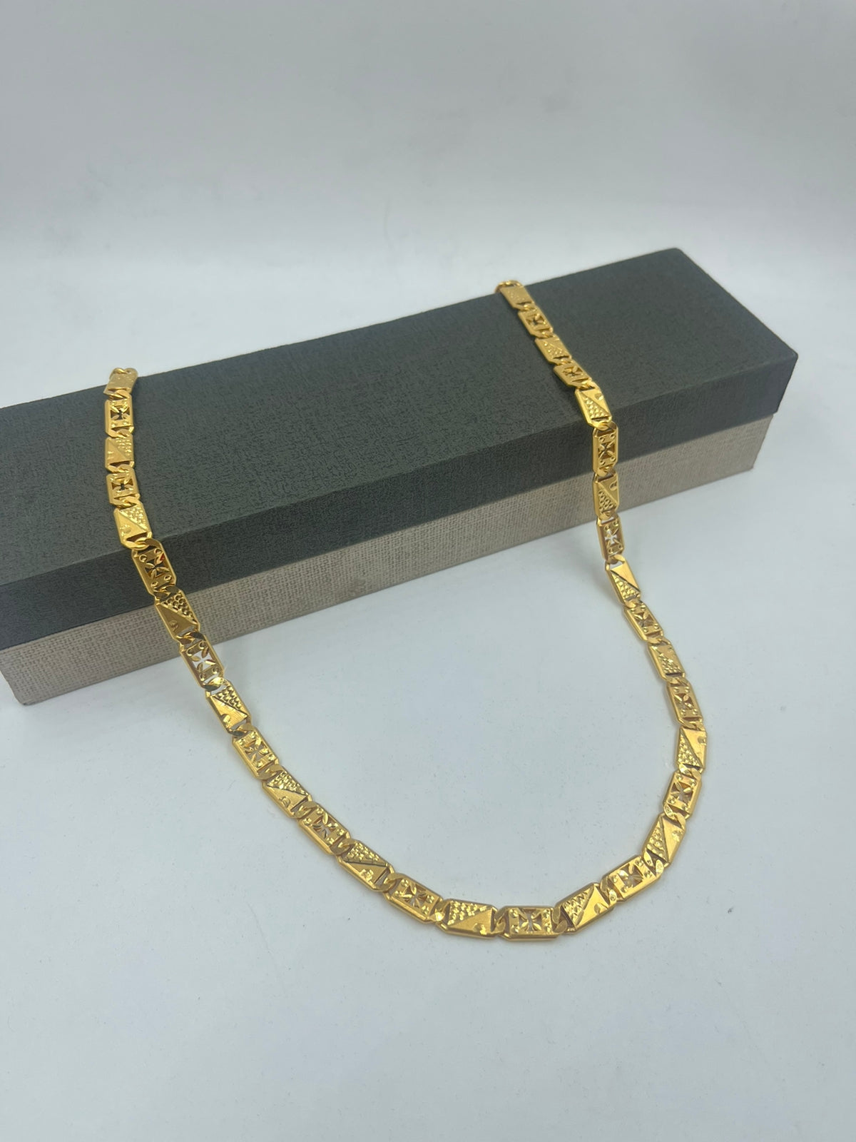 पुरुषों के लिए 1 ग्राम गोल्ड प्लेटिंग वाली बड़ी साइज की नवाबी चेन, डिज़ाइन A-142