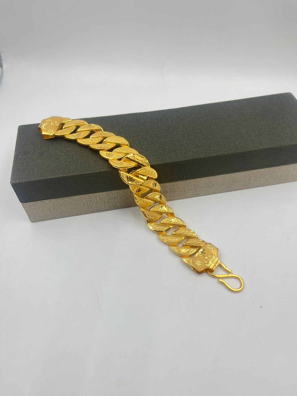 GOLD FORMING POKAL BRACELET FOR MEN DESIGN A11