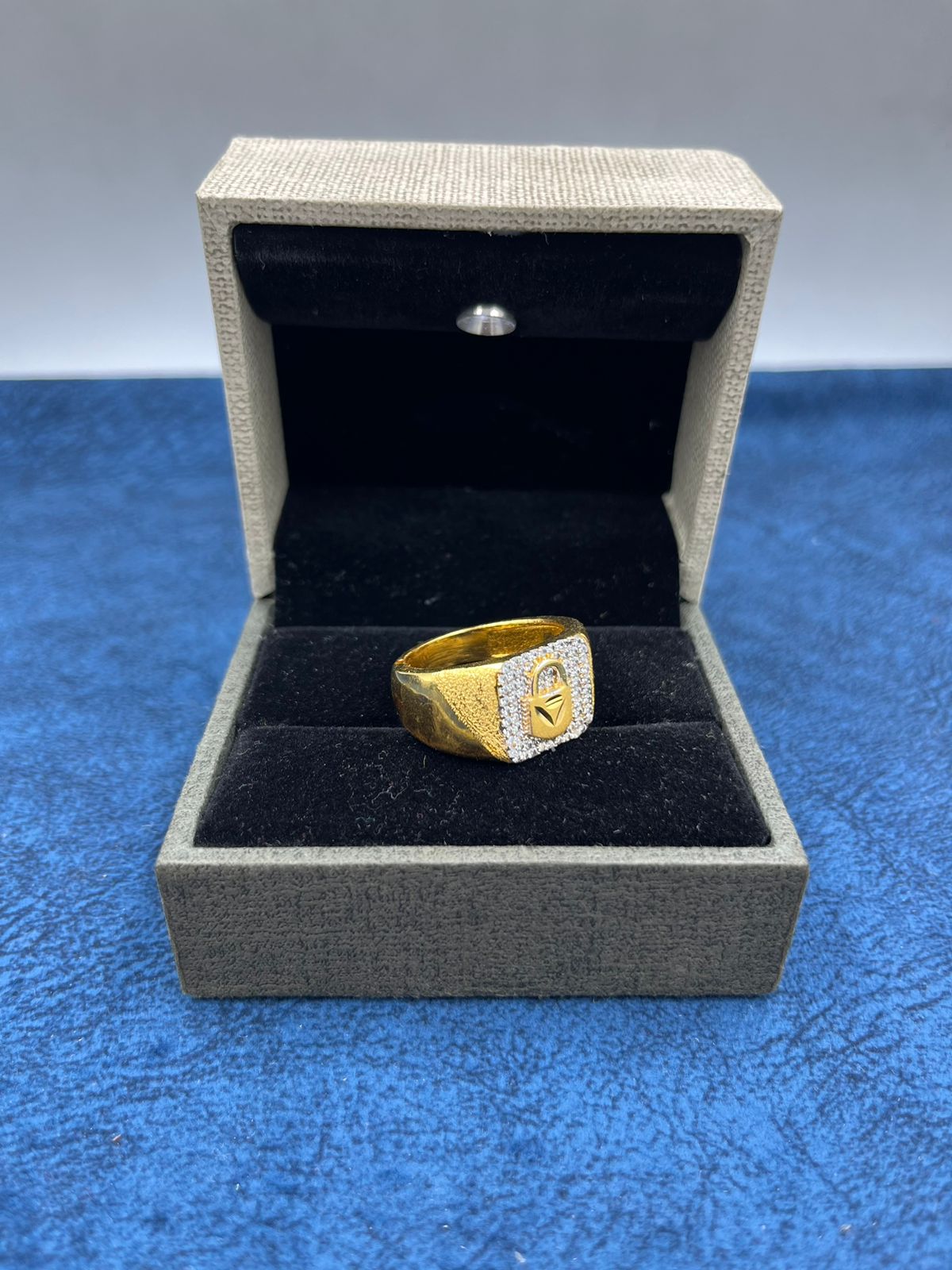 पुरुषों के लिए 1 ग्राम गोल्ड प्लेटिंग लॉक रिंग डिज़ाइन A-410