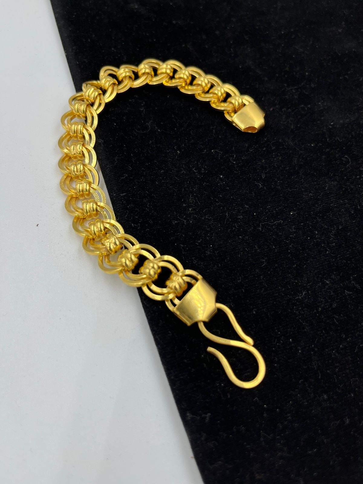 Diamond Bangle Bracelet 14K Yellow Gold rectangular disc studded with -  Olivacom