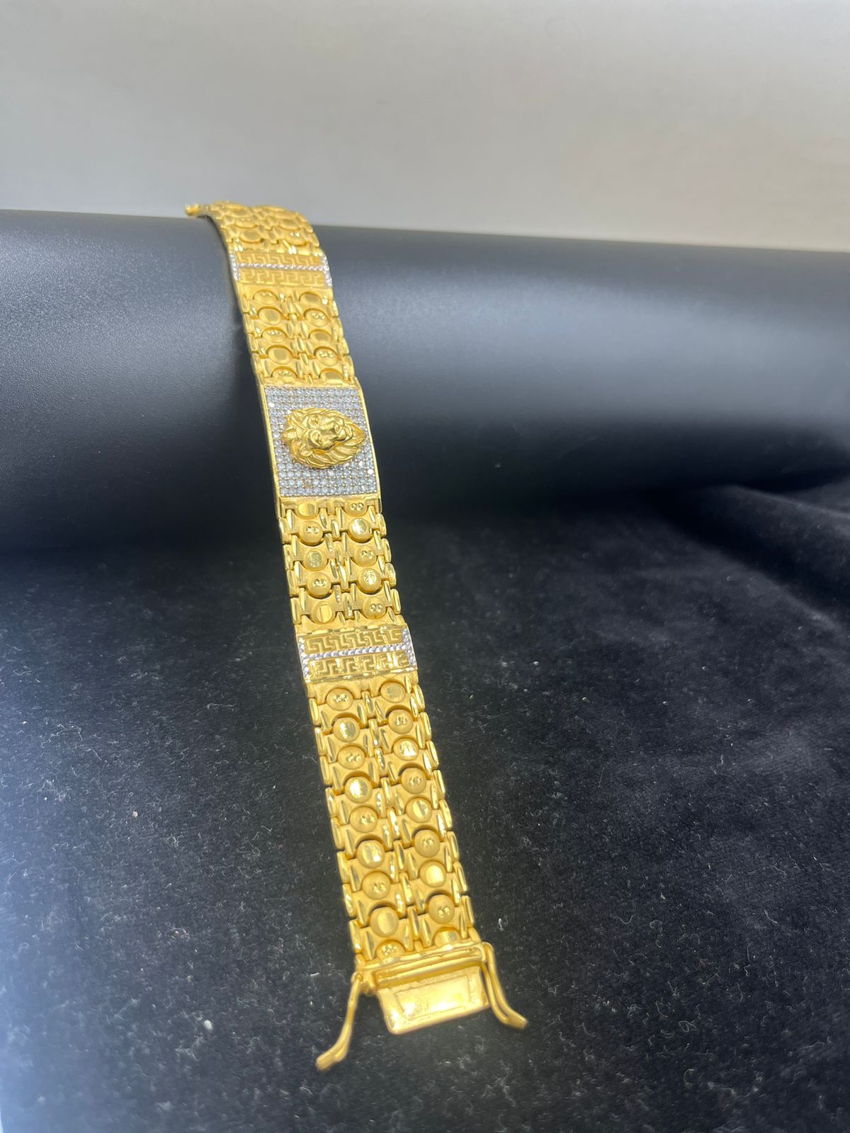 પુરૂષો માટે ૧ ગ્રામ ગોલ્ડ ફોર્મિંગ લાયન બ્રેસલેટ ડિઝાઇન A-110