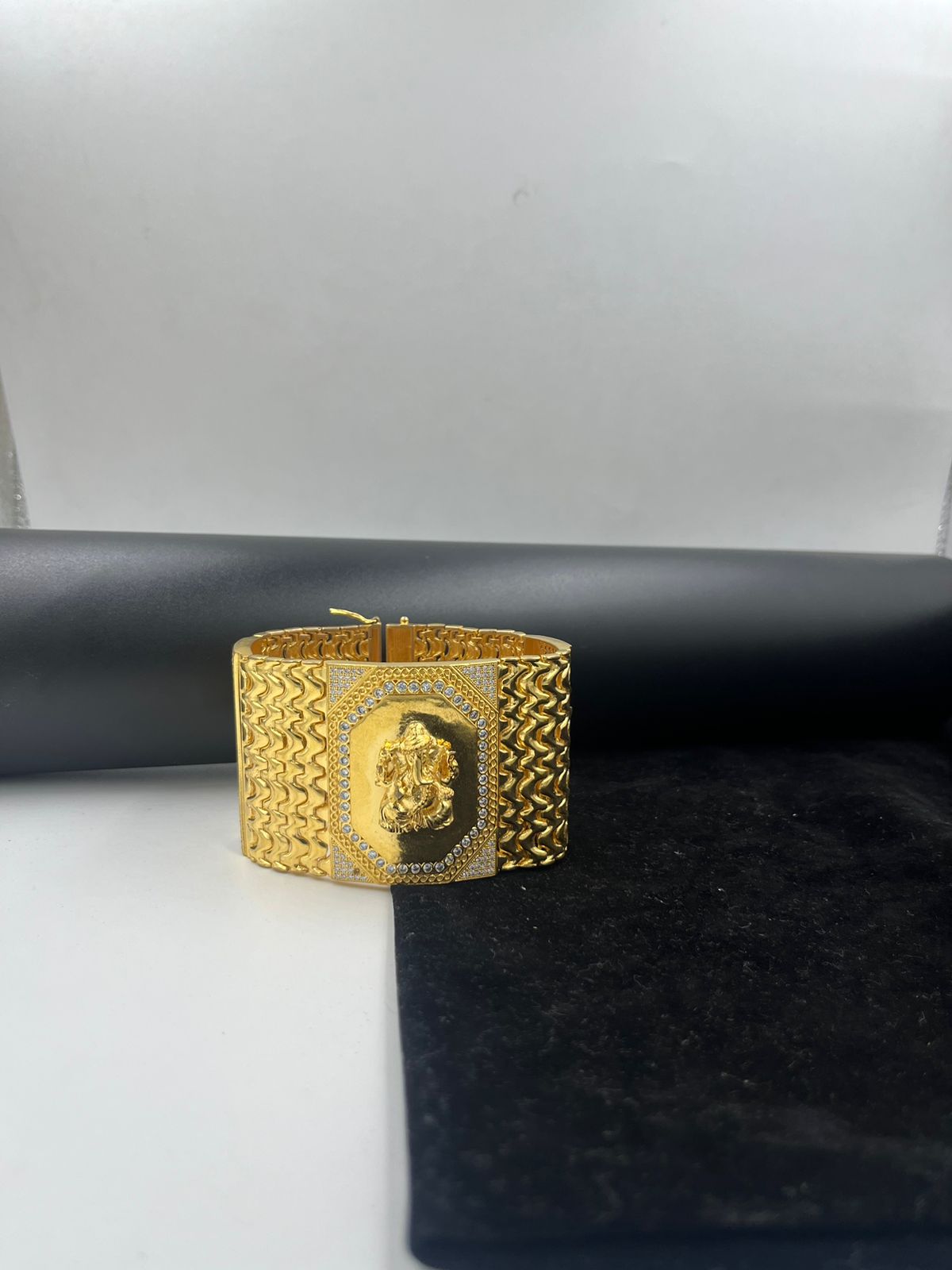 Wavy broad bangles – Simpliful Jewelry