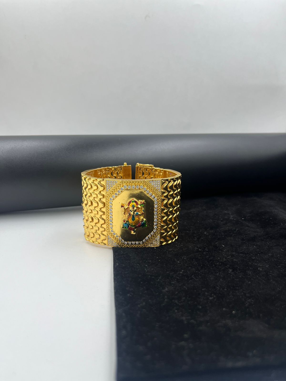 Bailey's Estate Wide Chain Bracelet in 14k Yellow Gold – Bailey's Fine  Jewelry
