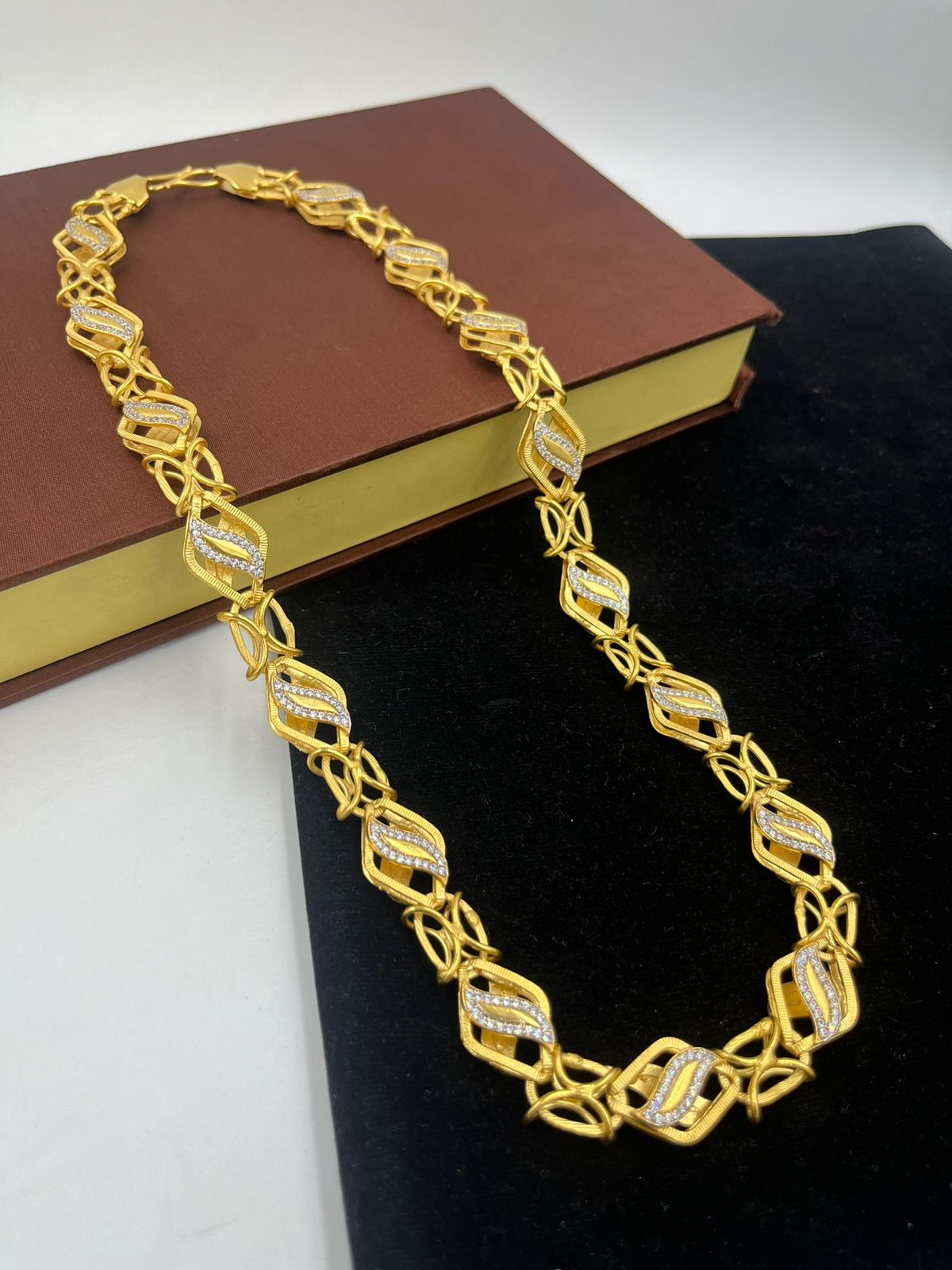1 ग्राम गोल्ड डायमंड विथ कोयली चेन फॉर मेन डिज़ाइन A-376