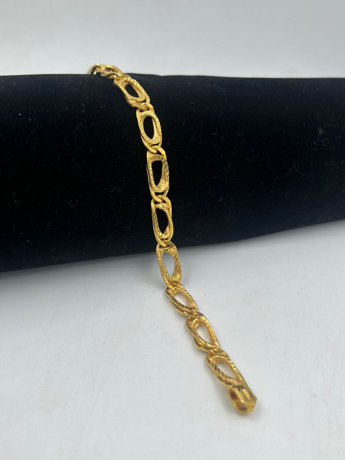 Showroom of 22 kt gold engraved handmade women's bracelet bangle 20 gm |  Jewelxy - 224538