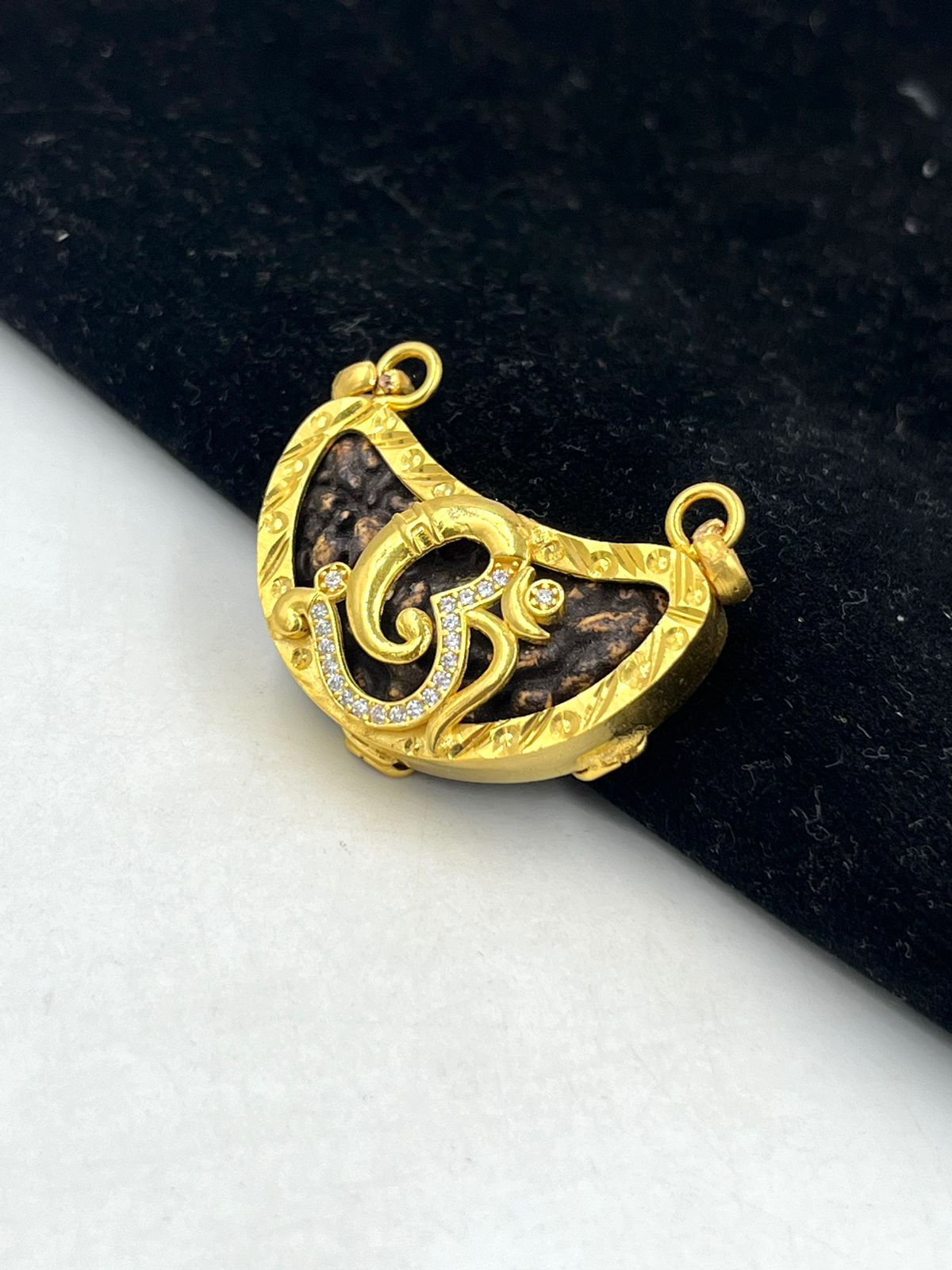 1 GRAM GOLD OM (AUM) EK MUKHI RUDRAKSHA PENDANT FOR MEN DESIGN A-325