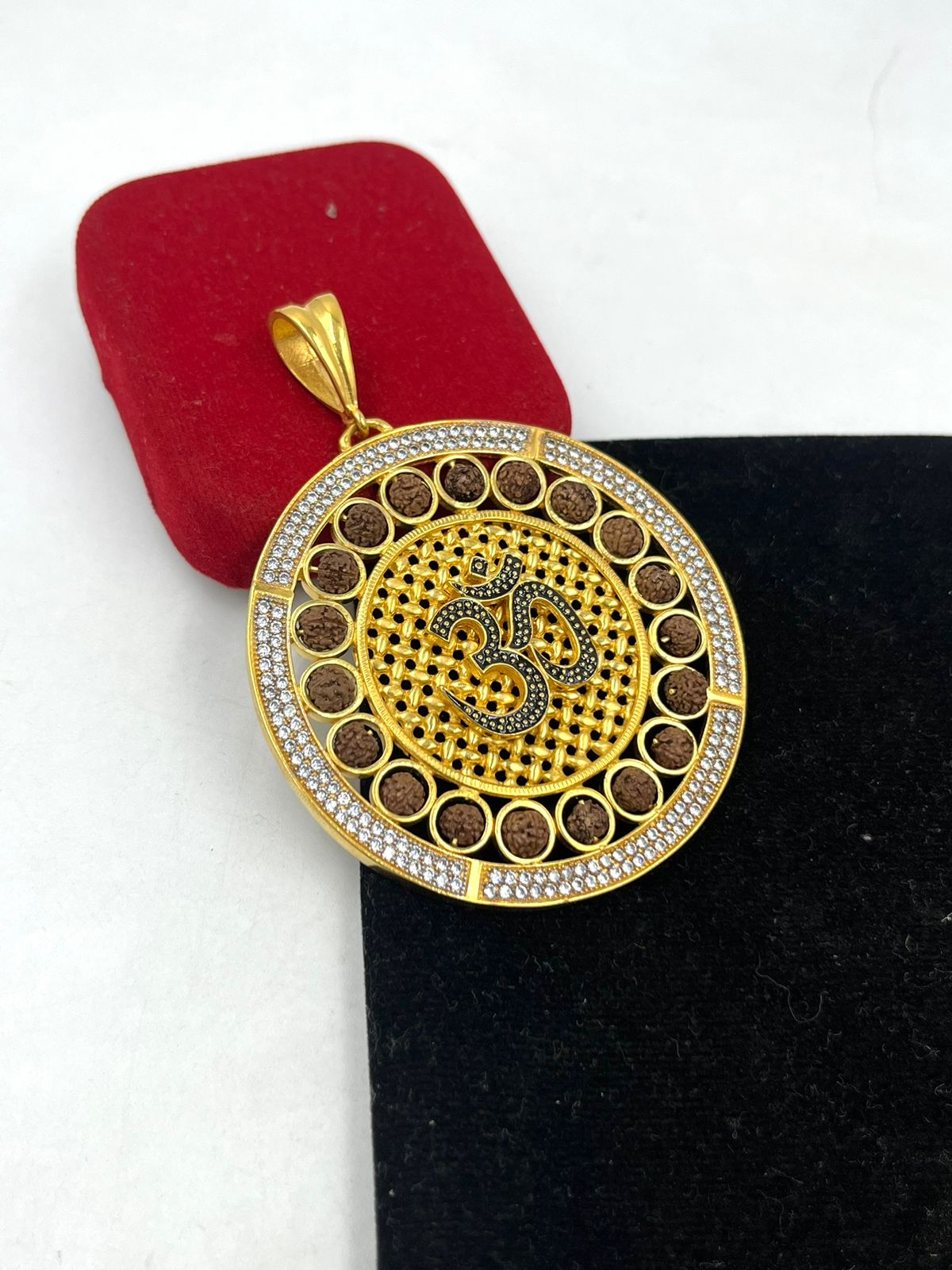 1 GRAM GOLD PLATED ROUND SHAPE WITH RUDRAKSHA WITH OM (AUM) PENDANT FOR MEN DESIGN A-334