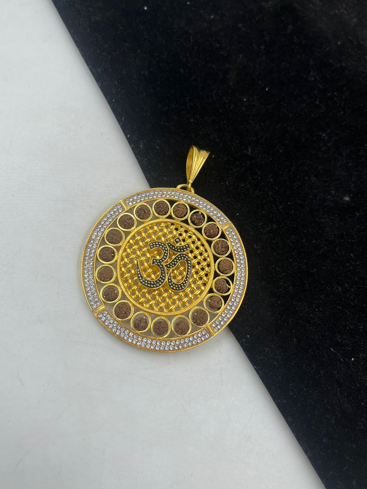 1 GRAM GOLD PLATED ROUND SHAPE WITH RUDRAKSHA WITH OM (AUM) PENDANT FOR MEN DESIGN A-334