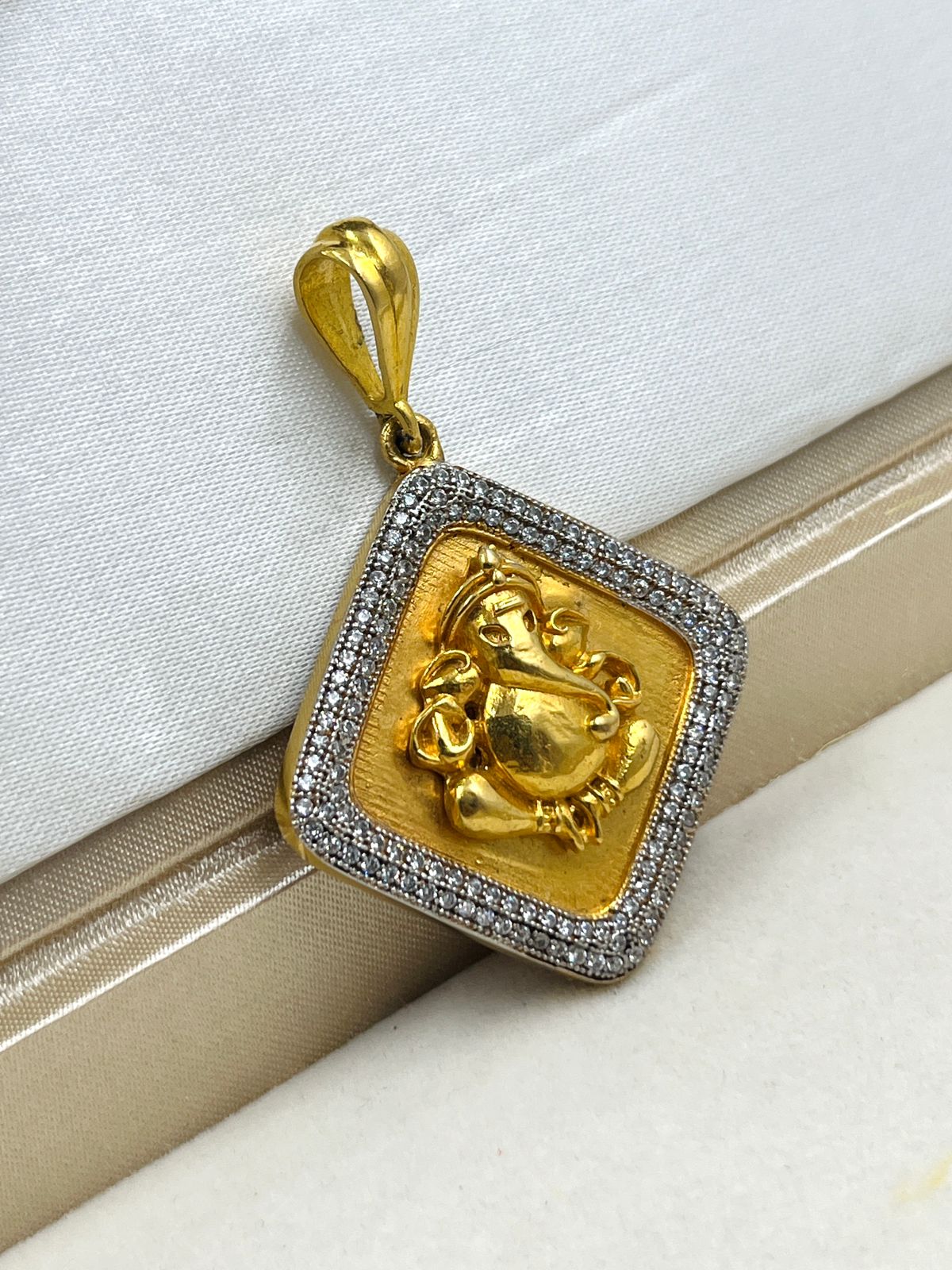 1 GRAM GOLD GANPATI BAPPA PENDANT FOR MEN DESIGN A-474