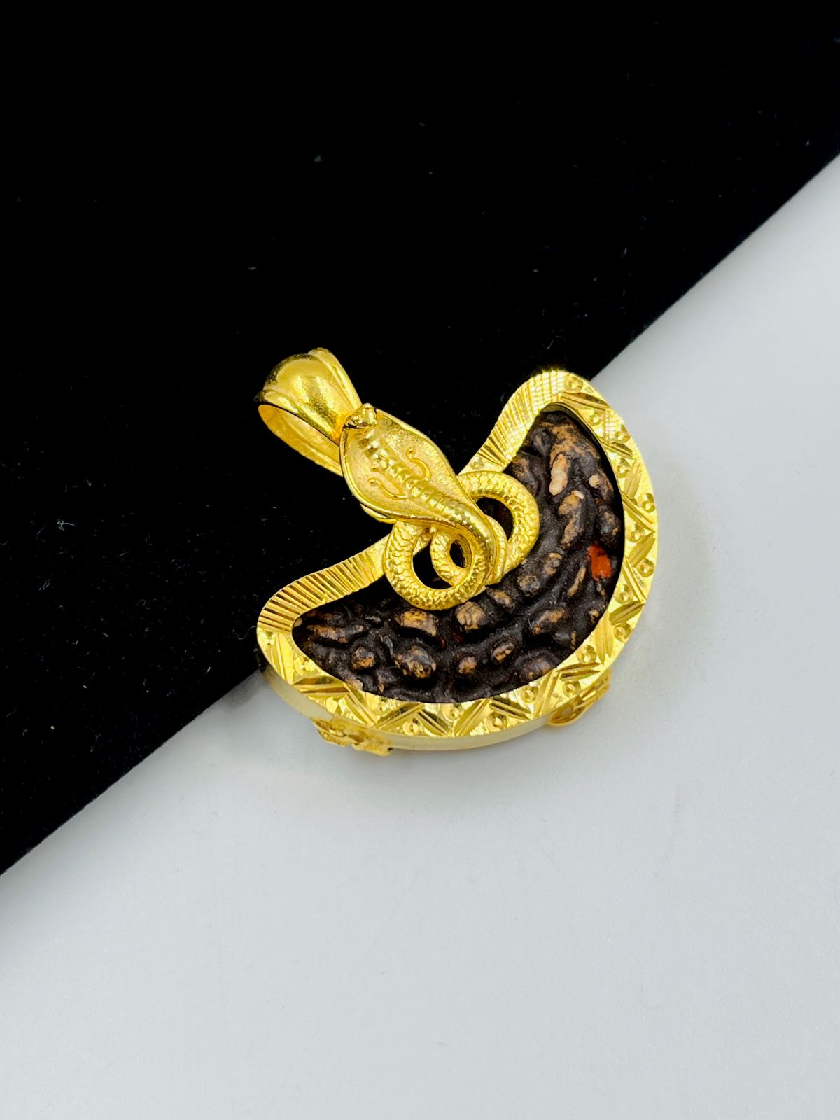 1 GRAM GOLD GOGA MAHARAJ EK MUKHI RUDRAKSHA PENDANT FOR MEN DESIGN A-504