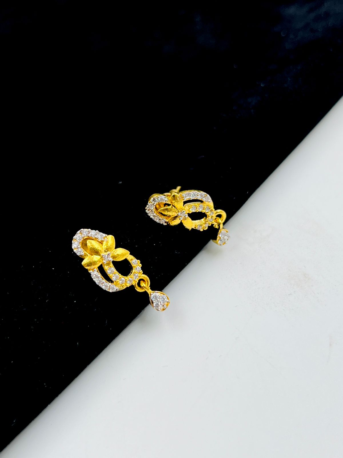 મહિલાઓ માટે 1 ગ્રામ ગોલ્ડ લેડીઝ ઈયરિંગ ડિઝાઈન A-30