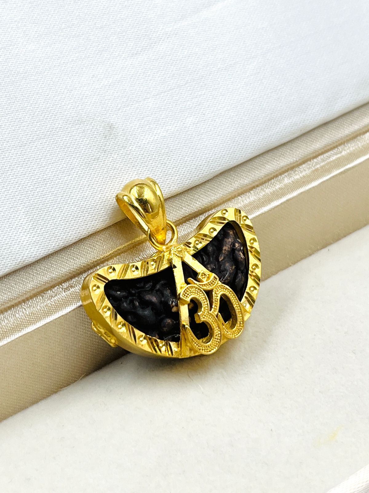 1 GRAM GOLD OM (AUM) WITH EK MUKHI RUDRAKSHA PENDANT FOR MEN DESIGN A-503