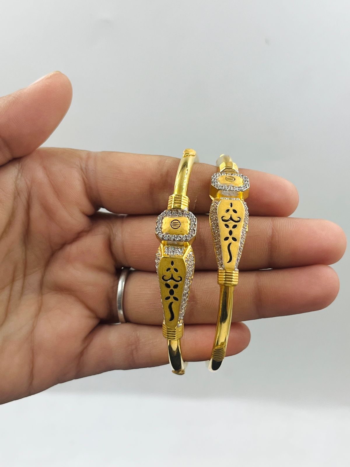 1 ग्राम गोल्ड फॉर्मिंग महिलाओं के लिए कडली डिज़ाइन A-1