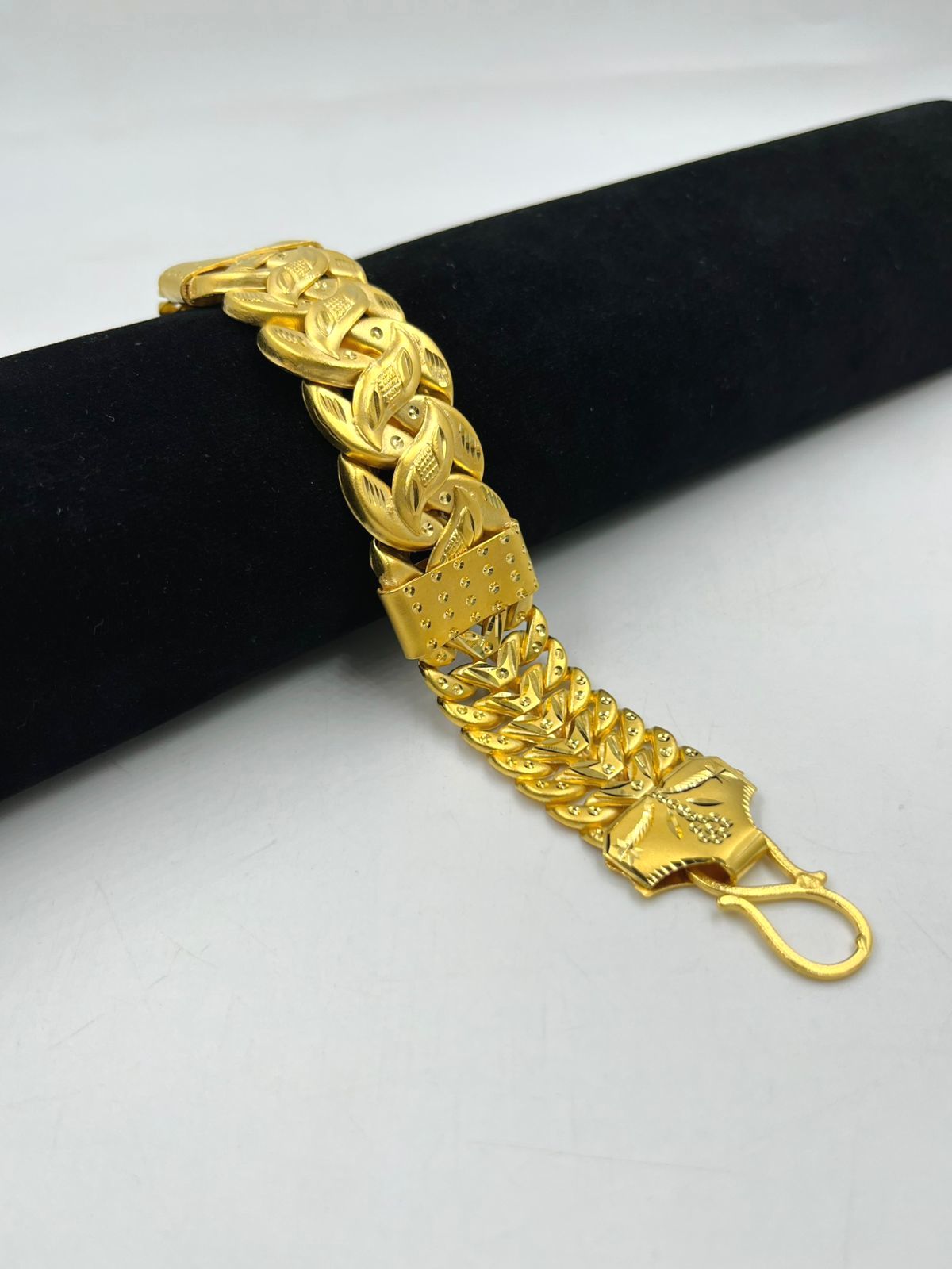 1 GRAM GOLD FORMING POKAL BRACELET FOR MEN DESIGN A-473