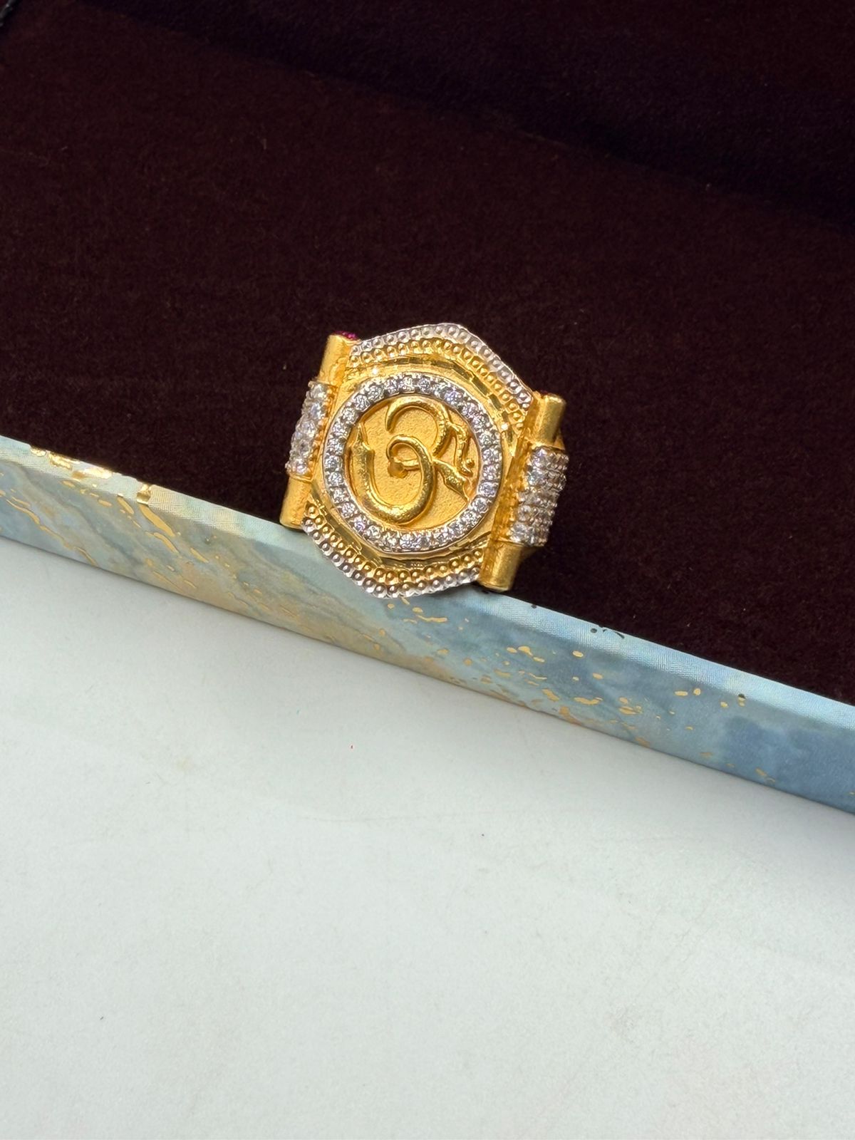 पुरुषों के लिए 1 ग्राम गोल्ड प्लेटिंग ओम (ॐ) डायमंड रिंग डिज़ाइन A-129