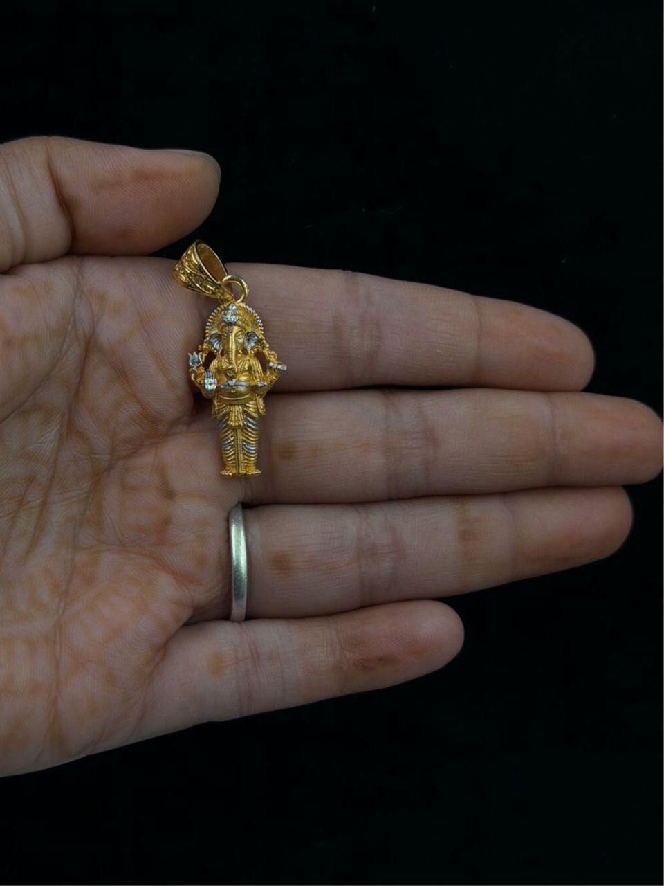 પુરુષો માટે ૧ ગ્રામ ગોલ્ડ પ્રીમિયમ ક્વોલિટી ગણપતિ બાપ્પા પેન્ડન્ટ ડિઝાઇન A-557