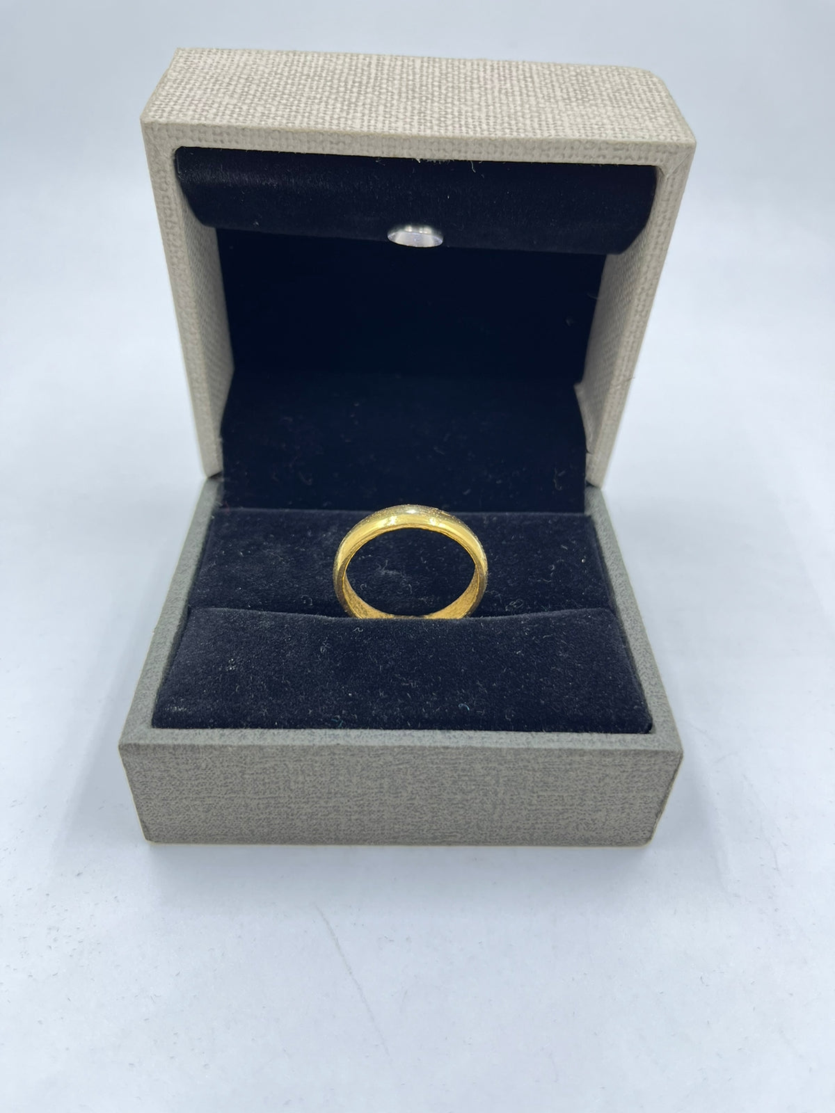 Gold plan ring for man sale